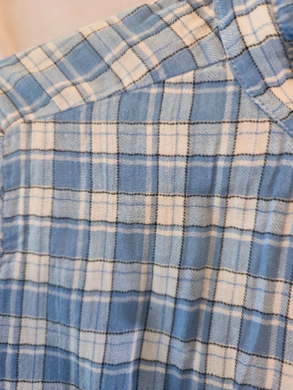 PLAID BLUE WHITE SHIRT LOFT SIZE LARGE RUFFLE COLLAR BUTTON UP SOFT COMFY - Picture 5 of 9